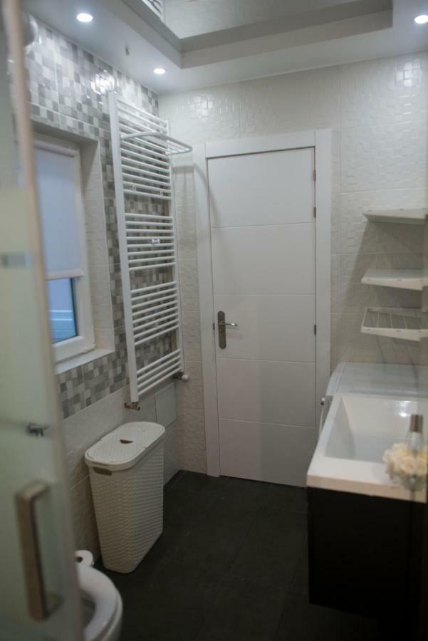Camp Nou, Europa Fira - Modern Two-Bedroom Apartment With Heating L'Hospitalet de Llobregat Exterior foto